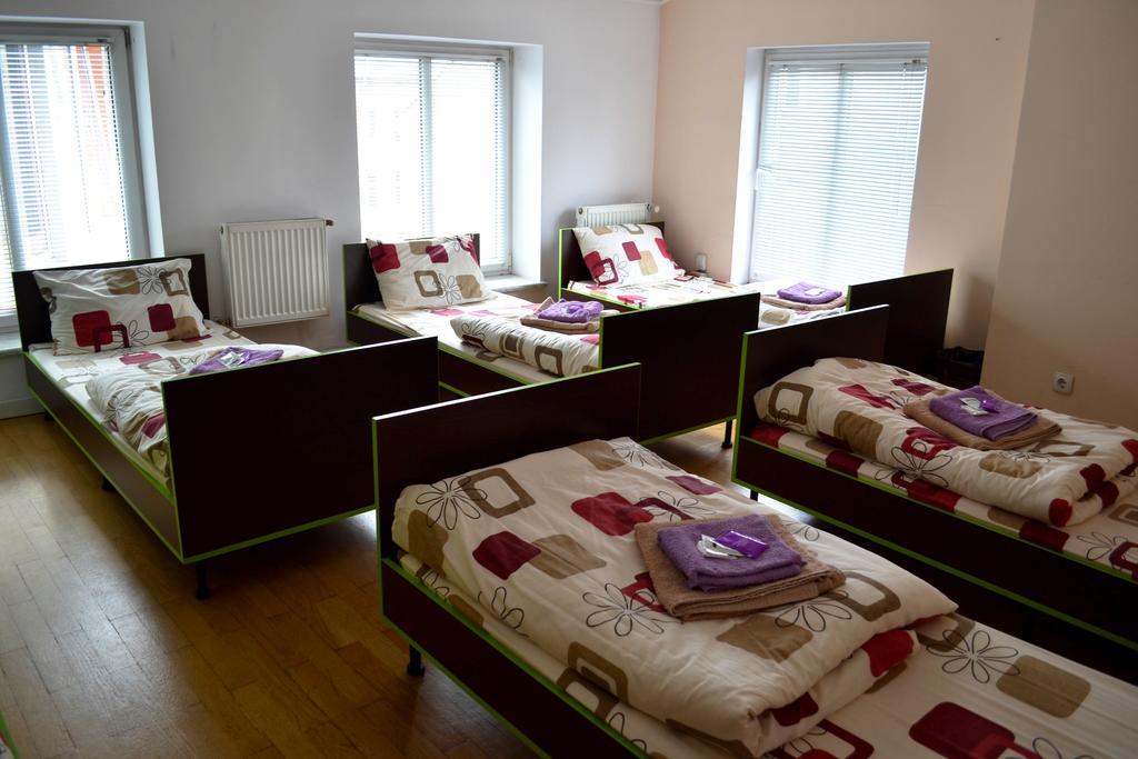 Wanted Hostel Leopoli Esterno foto