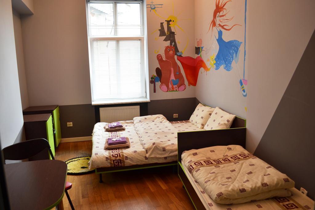 Wanted Hostel Leopoli Esterno foto